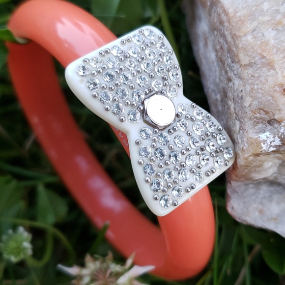 Authentic Marc Jacob Acrylic Peach Sorbet Rhinestone Bow Acrylic Bangle Bracelet - Picture 13 of 15